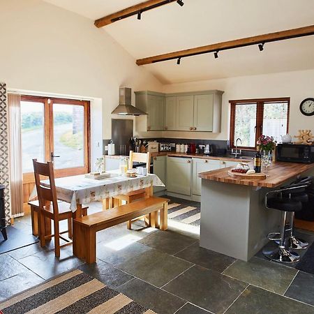 The Old Dairy - Boutique Countryside Cottage Pen-y-Clawdd Extérieur photo