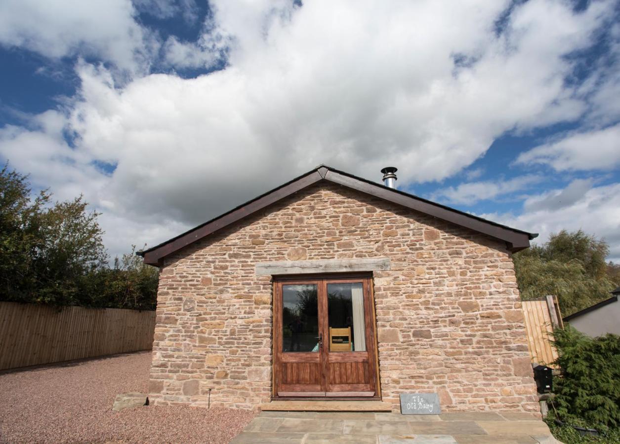 The Old Dairy - Boutique Countryside Cottage Pen-y-Clawdd Extérieur photo