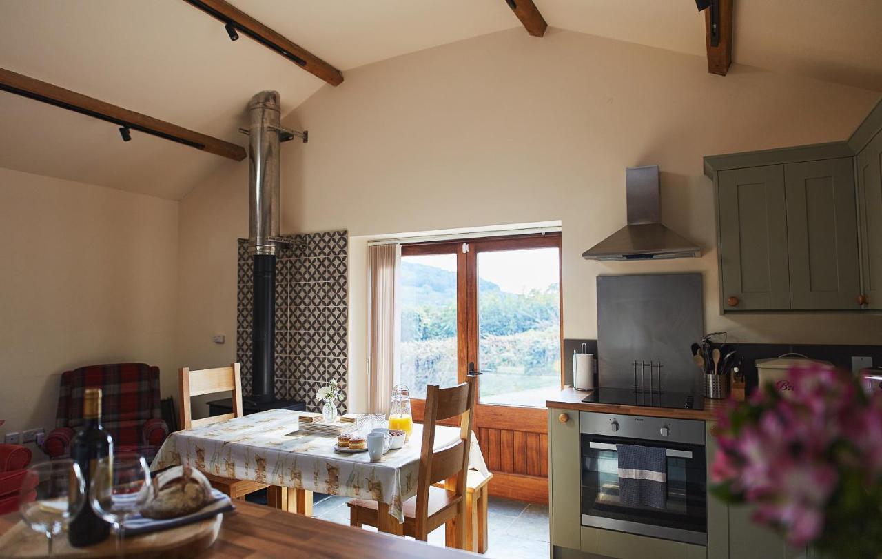 The Old Dairy - Boutique Countryside Cottage Pen-y-Clawdd Extérieur photo