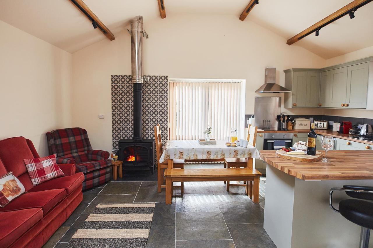 The Old Dairy - Boutique Countryside Cottage Pen-y-Clawdd Extérieur photo