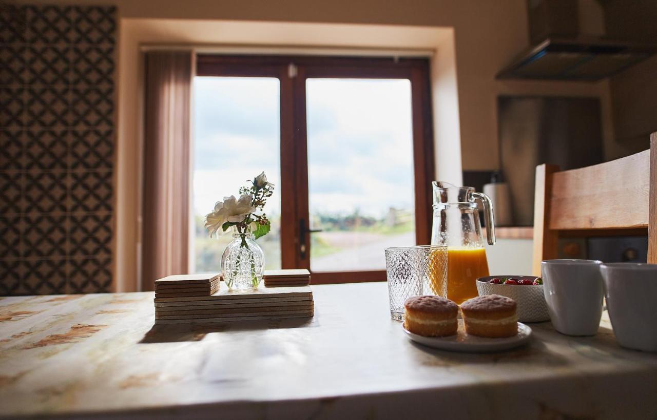 The Old Dairy - Boutique Countryside Cottage Pen-y-Clawdd Extérieur photo